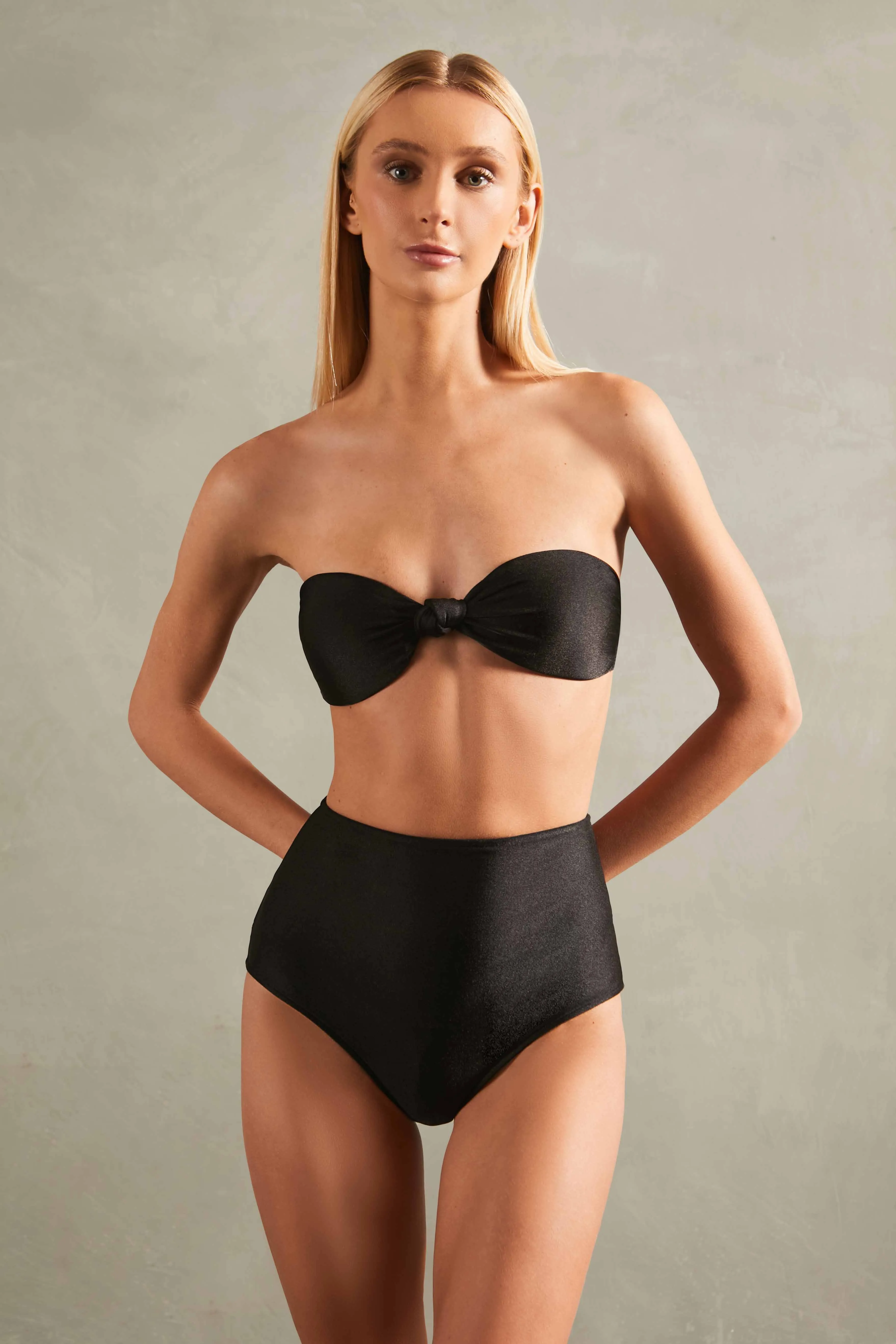 Biquini Hot Pants Top Nó Timeless
