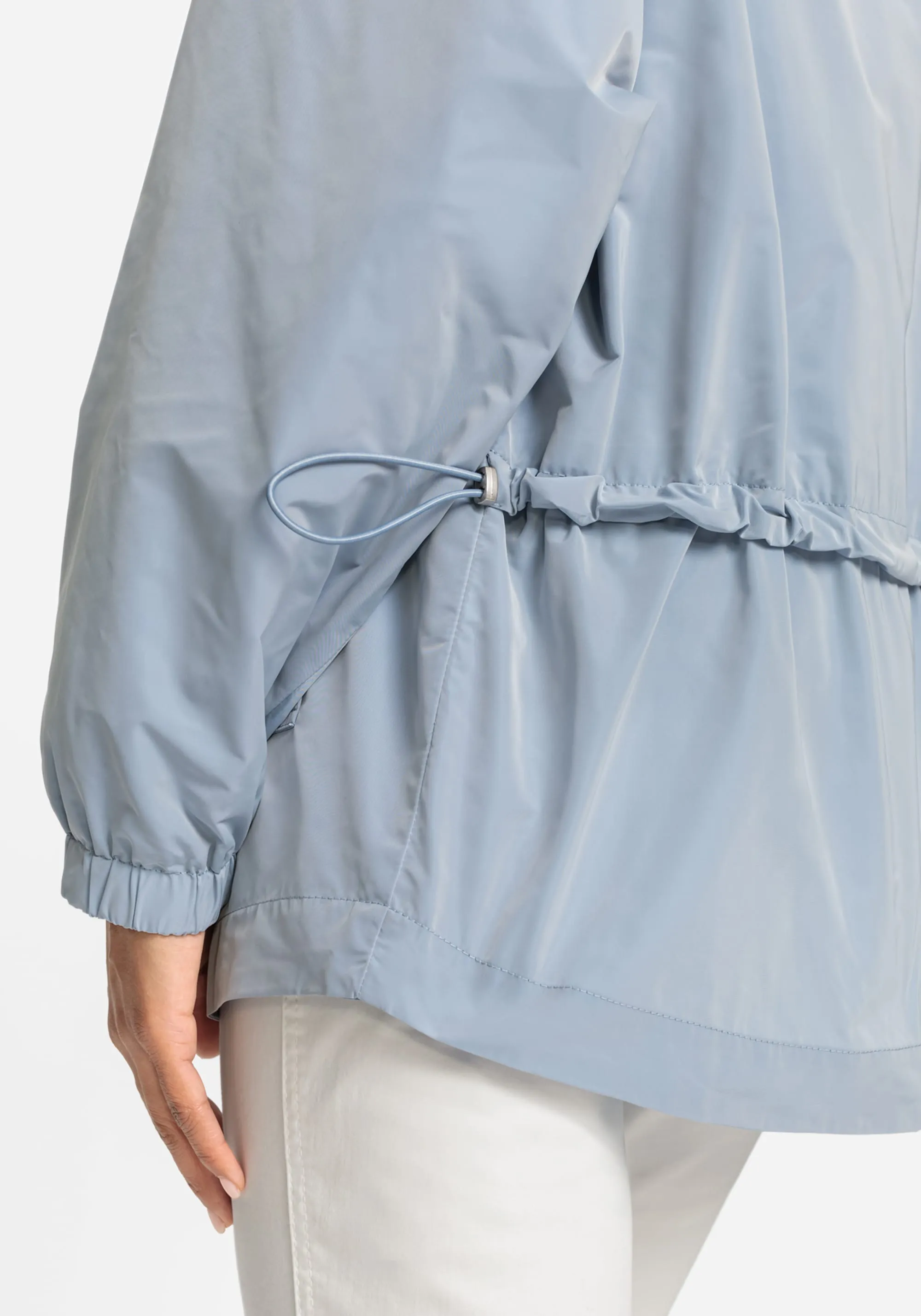 Wind Repellant Hooded Jacket